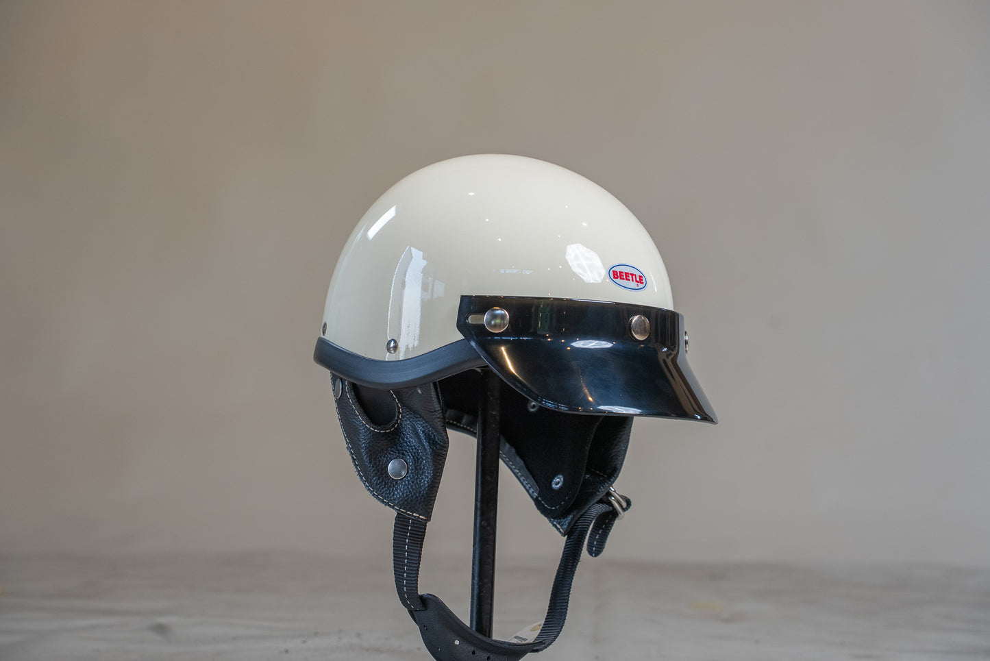 OCEAN BEETLE　BEETLE SHORTY4　アイボリー　ヘルメット